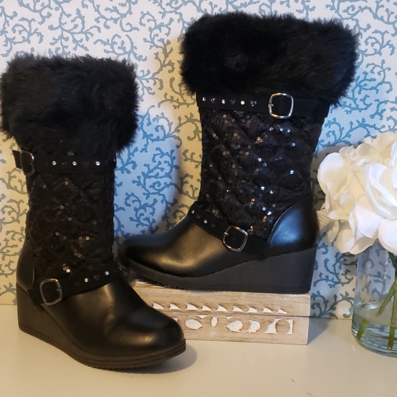Piper Other - NWOT PIPER RACHELLE BLACK FAUX FUR/SEQUIN BOOTS